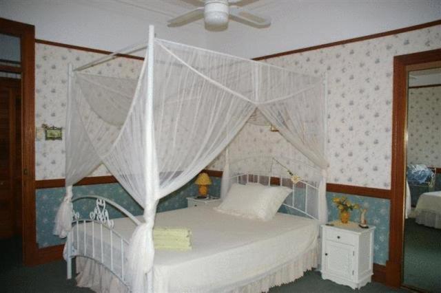 ริเวียรา เบด แอนด์ เบรคฟาสต์ Bed & Breakfast โกลด์โคสต์ ภายนอก รูปภาพ